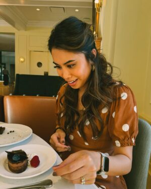 Ashley Argota Instagram - pinkies up ☕️