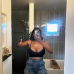 Ashley Blaine Featherson Instagram - May 24’ ✨ Mom & Dad Mother’s Day Family Sisters Dragon Mamas 🐉 Beautiful Children Boobie Girl Adult Baby Bouncer Heaven Last Day In Pre Pregnancy Jeans