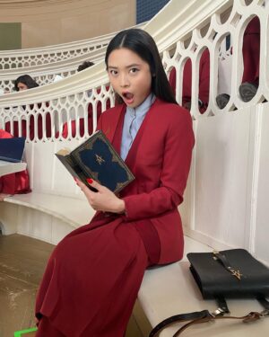 Ashley Liao Instagram - hi world, meet clemensia dovecote 🕊️🐍❤️

the ballad of songbirds and snakes is in theaters TONIGHT! 

#TheHungerGames
#TheBalladOfSongbirdsAndSnakes