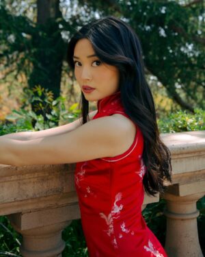 Ashley Liao Instagram - this silk qipao was hand stitched and made by my grandma for my mom’s wedding reception. it’s a great honour to have gotten to wear it to celebrate graduating. i would not be here without the sacrifices of those who have come before me. thank you, thank you, thank you 🧧💛

photographer: @alllywei