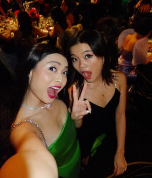 Ashley Liao Instagram - gala (not apple) 💚🐉🍏

unforgettable gala: twenty one years of celebrating asian americans and pacific islanders in media, sports, and business. 

and i am so, so proud to be taiwanese american and to have this community that is so vibrant. what an honour 🧧

hair: @mashyourhair 
makeup: @fabiolamakeup 
styling: @brianmeller 
tailoring: @travisaddams 
dress: @solacelondon
