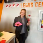 Ashley Lomberger Instagram - My dad has always gotten my mom carnations for Valentine’s Day, and when I was little, he would always get me a smaller bouquet of the same. Today at @shred415lewiscenter, they had carnations and @alyssashealthydonuts. Both were exactly what I needed after a killer Monday workout. 💪🏼❤️🌷