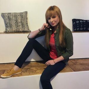 Ashley Rickards Instagram - Saying hello to new #Awkward in my original screen test outfit and Jenna's actual jewelry of 5 years. Tune in tonight!!