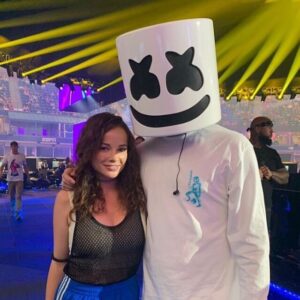 Ashley Rickards Instagram - 👋👋 Graham in the BG 😂😜 #fortniteworldcup #tbt