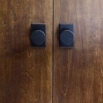 Ashley Williams Instagram - Years ago we rented a beautiful midcentury home where I first encountered Emtek hardware. I’d never thought before about how often I touch doorknobs and cabinet handles until I began ENJOYING TOUCHING THEM. The feel, the sturdiness, the bonus of a chic aethetic. So when we renovated our house we decided to use all Emtek — all their hardware is made to order in Southern California and infinitely customizable. I’m so glad i got to work with them and loooook at these pics! #emtekpartner @emtek_products @we_are_kismet