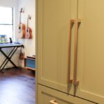 Ashley Williams Instagram - Years ago we rented a beautiful midcentury home where I first encountered Emtek hardware. I’d never thought before about how often I touch doorknobs and cabinet handles until I began ENJOYING TOUCHING THEM. The feel, the sturdiness, the bonus of a chic aethetic. So when we renovated our house we decided to use all Emtek — all their hardware is made to order in Southern California and infinitely customizable. I’m so glad i got to work with them and loooook at these pics! #emtekpartner @emtek_products @we_are_kismet