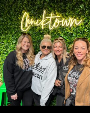 Ashley Yoder Instagram - Happy Birthday @pennymg_ 🥳🥳I love you to the moon! We have had so many crazy years, but I can’t wait to see us grow old, and still be jammin to some college rap song and upside down margaritas😂😂♥️♥️♥️