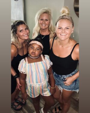Ashley Yoder Instagram - Happy Birthday @pennymg_ 🥳🥳I love you to the moon! We have had so many crazy years, but I can’t wait to see us grow old, and still be jammin to some college rap song and upside down margaritas😂😂♥️♥️♥️