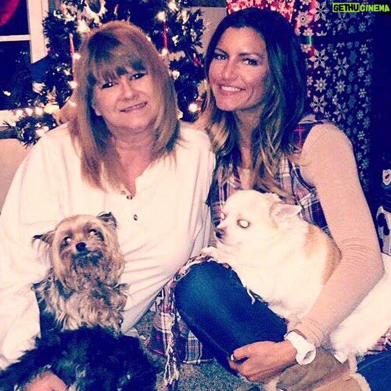 Ashley Yoder Instagram - Happy Mothers Day @tlynnyoder1 💐🤟🏼♥️😘