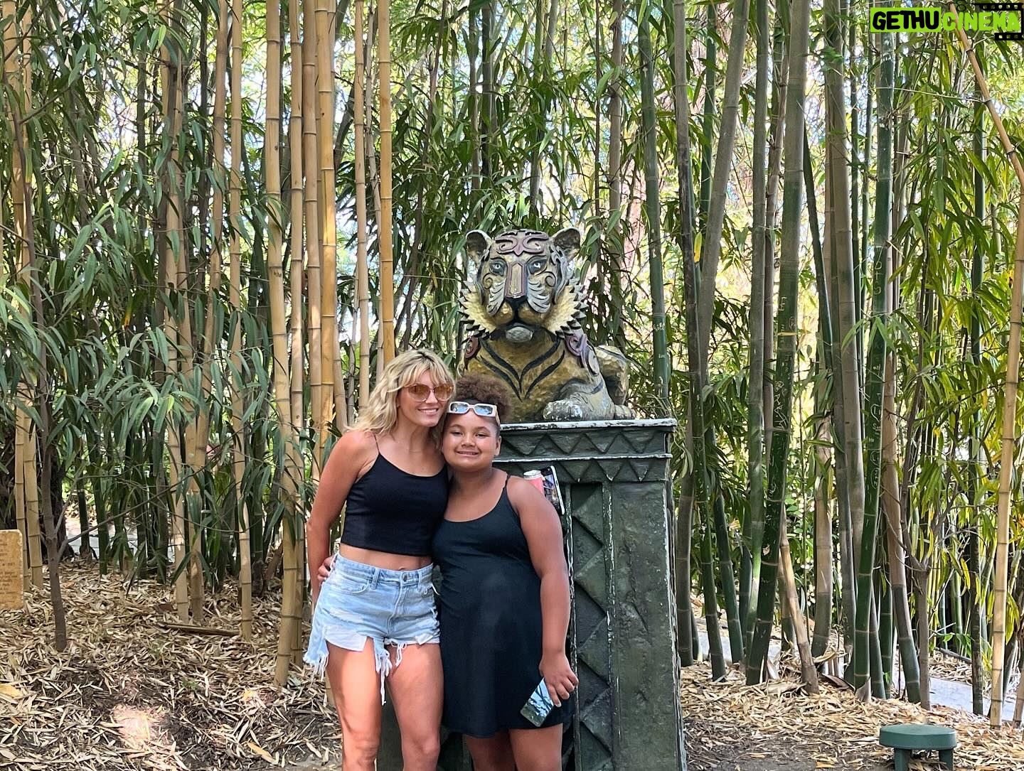 Ashley Yoder Instagram - FL♾️CA😍✌🏽📸 #FamStaycation @amaraet_ @pennymg_