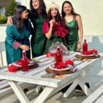 Ashmitha Instagram - A Christmas to remember! Photo dump #1 🤭 many more to come ❤️❤️❤️ #family #smile #goodtimes #best #love #happy #ashtrixx #telugu #teluguactress #influencer #us #fam #world #christmas #red #green #hyderabad