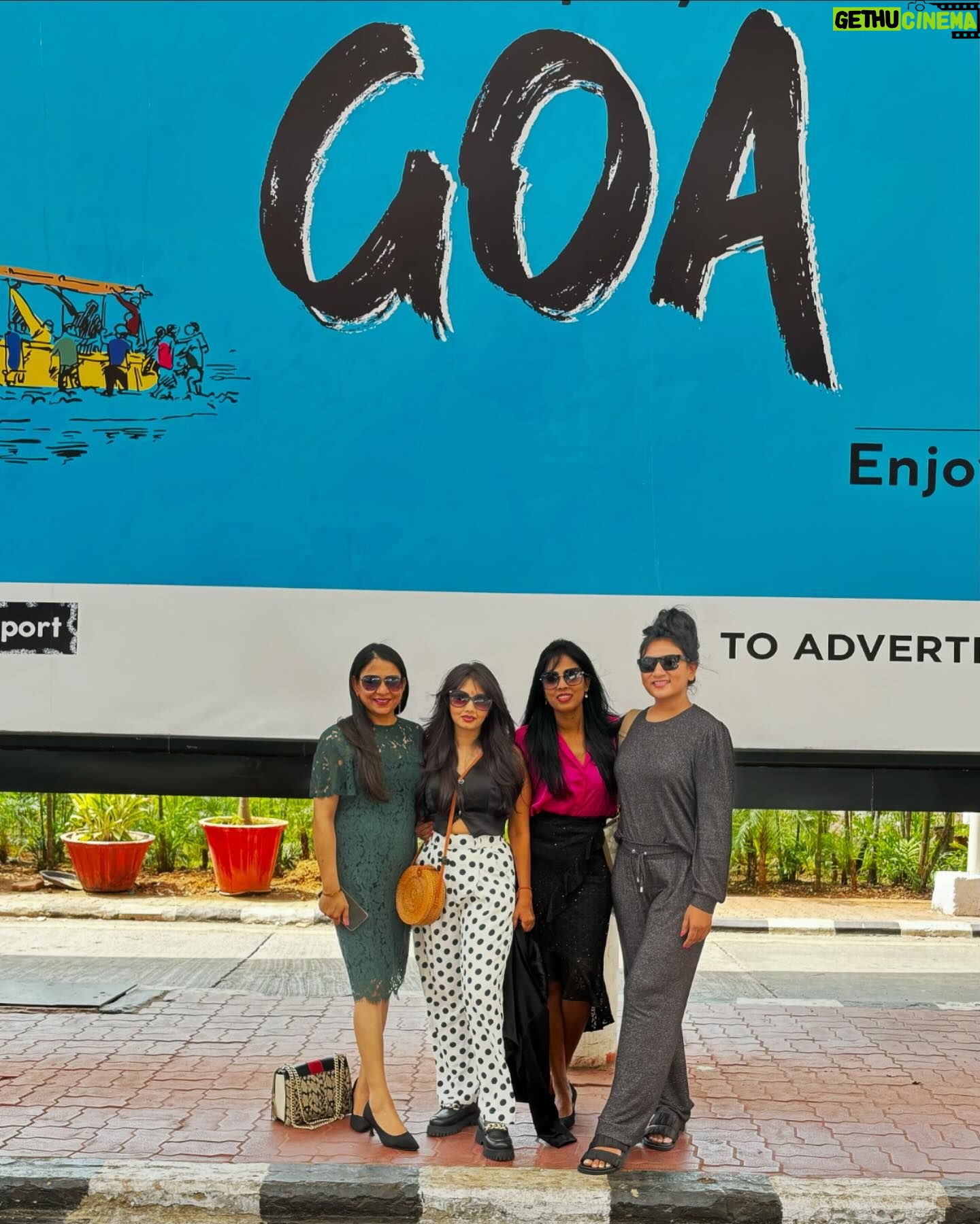 Ashmitha Instagram - Because tan lines will fade but memories won’t!!! @sumanmanney @nallaneetu @rashmi_sg @nupurajcs here’s to many more! #goa #friends #us #live #life #love #happiness #cute #ashtrixx #telugu #teluguactress #best #besties #school #pretty #hyderabad