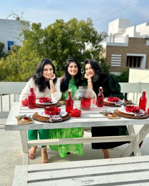 Ashmitha Instagram - A Christmas to remember!
Photo dump #1 🤭 many more to come ❤️❤️❤️
#family #smile #goodtimes #best #love #happy #ashtrixx #telugu #teluguactress #influencer #us #fam #world #christmas #red #green #hyderabad