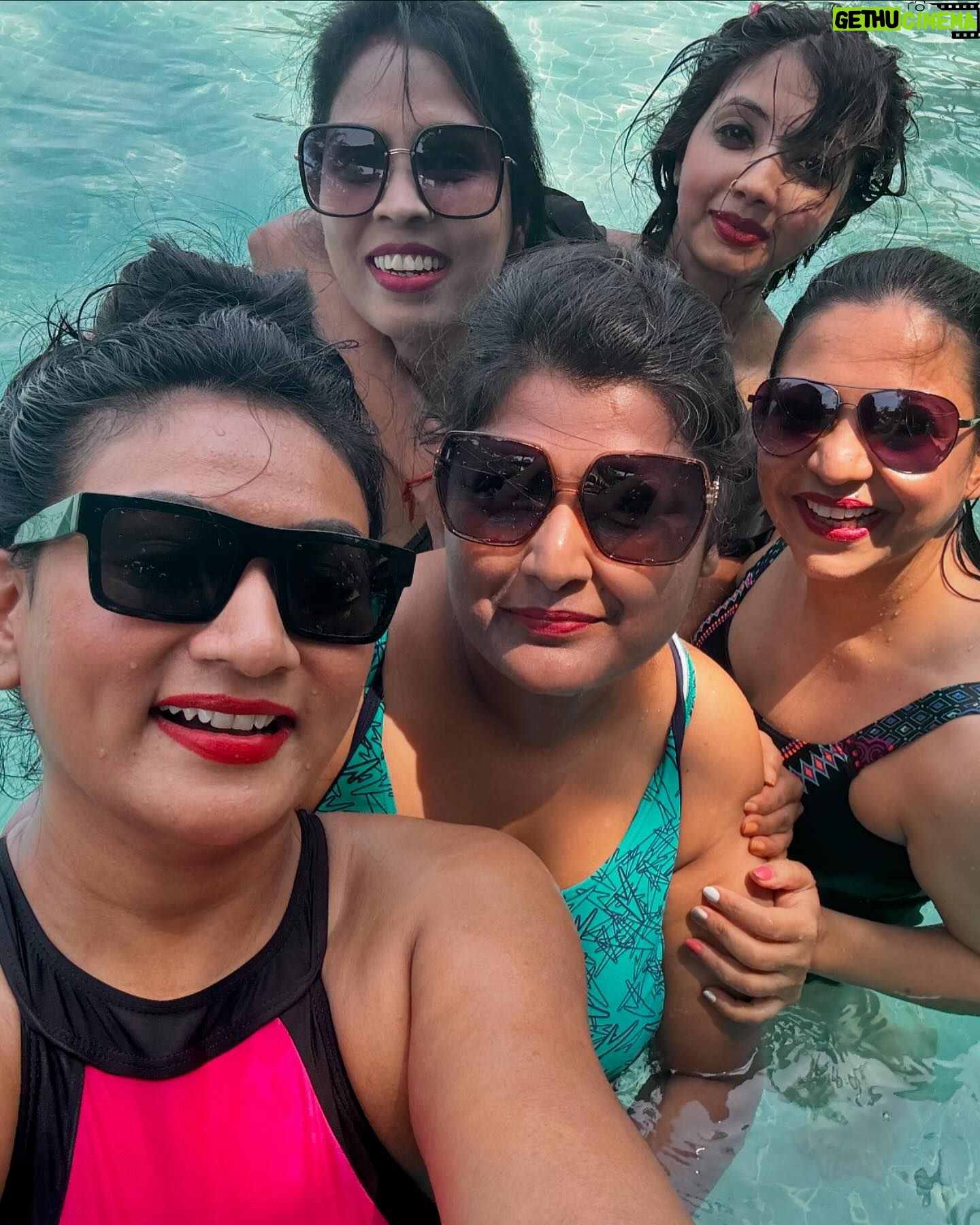 Ashmitha Instagram - Because tan lines will fade but memories won’t!!! @sumanmanney @nallaneetu @rashmi_sg @nupurajcs here’s to many more! #goa #friends #us #live #life #love #happiness #cute #ashtrixx #telugu #teluguactress #best #besties #school #pretty #hyderabad