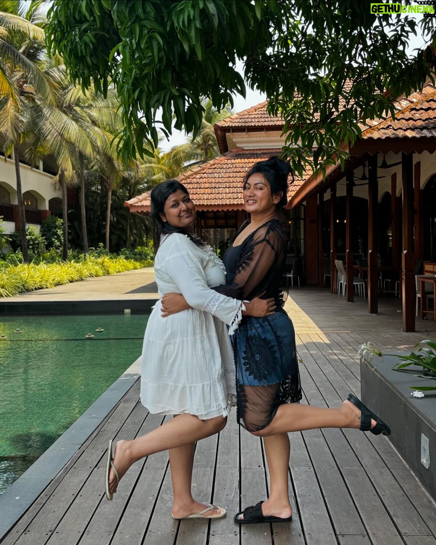 Ashmitha Instagram - Because tan lines will fade but memories won’t!!! @sumanmanney @nallaneetu @rashmi_sg @nupurajcs here’s to many more! #goa #friends #us #live #life #love #happiness #cute #ashtrixx #telugu #teluguactress #best #besties #school #pretty #hyderabad