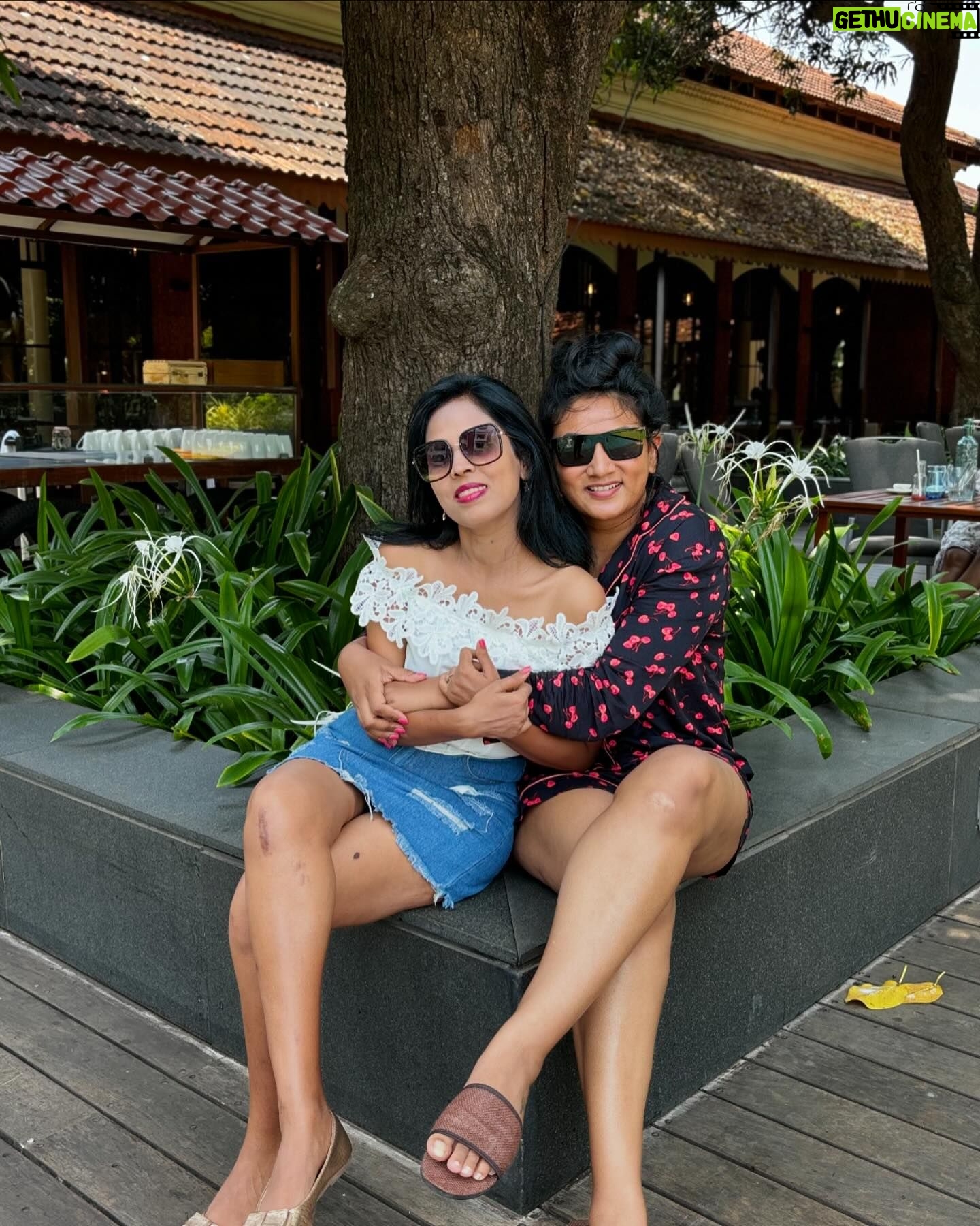 Ashmitha Instagram - Because tan lines will fade but memories won’t!!! @sumanmanney @nallaneetu @rashmi_sg @nupurajcs here’s to many more! #goa #friends #us #live #life #love #happiness #cute #ashtrixx #telugu #teluguactress #best #besties #school #pretty #hyderabad