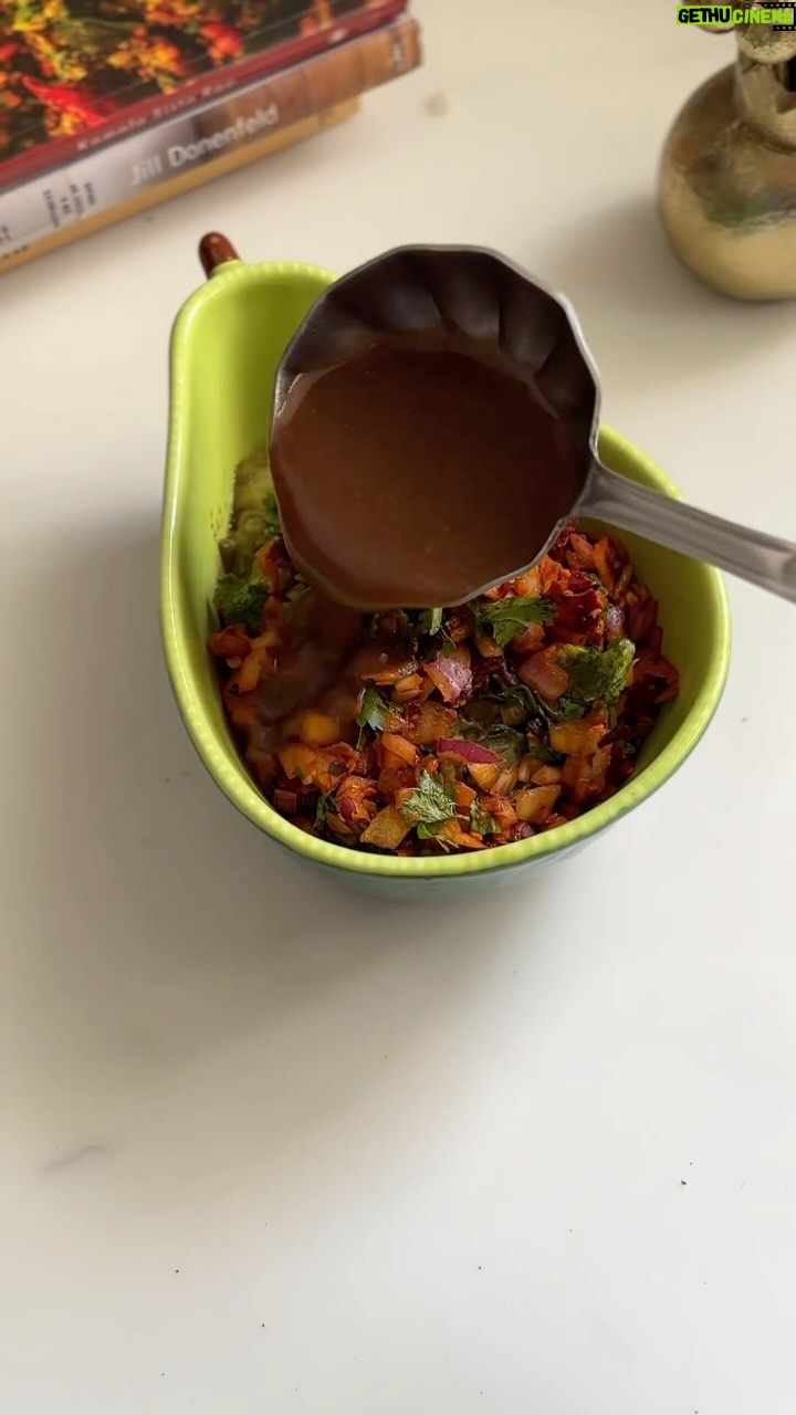 Ashmitha Instagram - How many of yโall are making this for lunch after this video? Comment & let me know ๐ P.S - recipe not mine, i had seen it on an insta page, if you find it, tag them below ๐ฅ #food #foodie #nomnom #yummy #telugu #telugufood #telangana #andhra #ashtrixx #happy #yum #tomato #chutney #pacchadi #spicy #tangy #vankai #telanganafood #andhrafood #eat