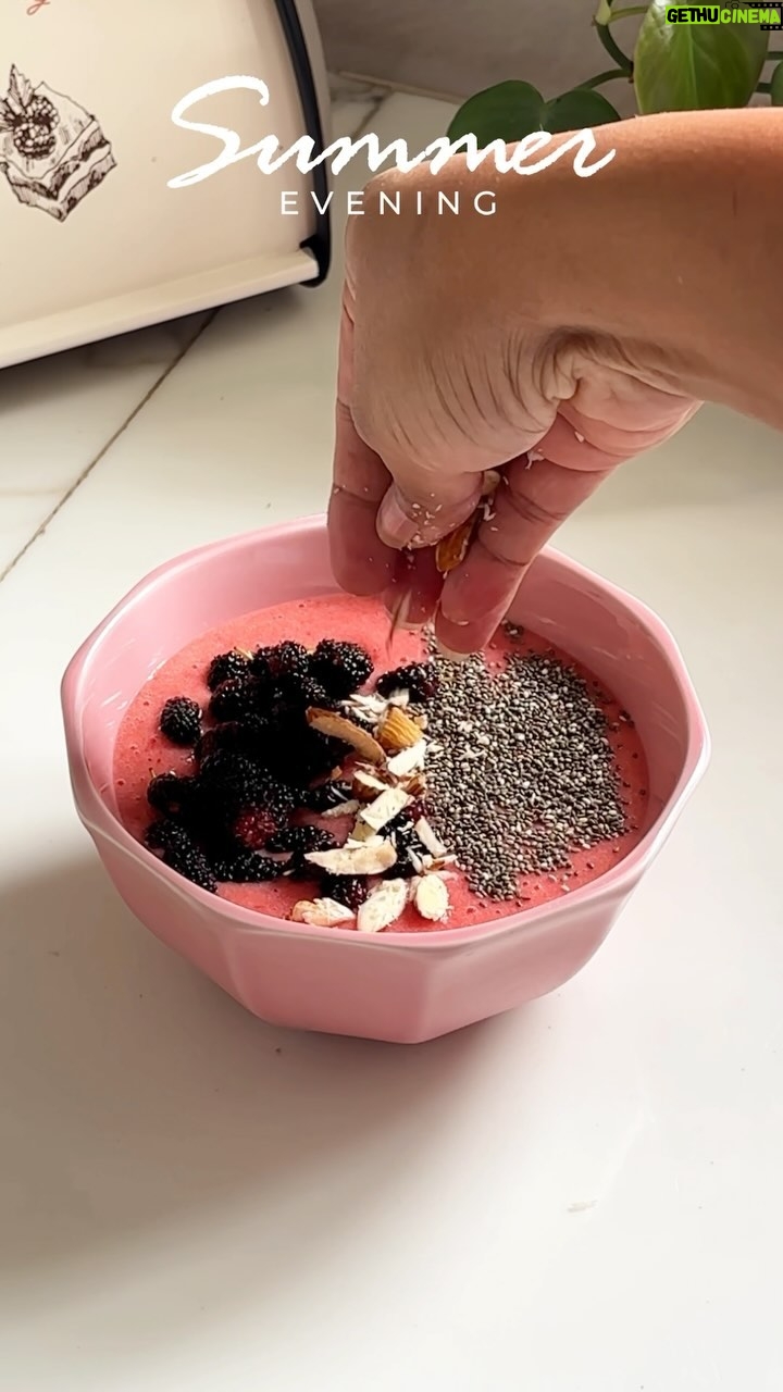 Ashmitha Instagram - Berry Bowl! The sweat was worth it πππ₯€ #food #breakfast #recipe #parfait #yum #recipeoftheday #nomnom #foodie #eat #happy #yummy #yummyinmytummy #hyderabad #ashtrixx #telugu #teluguactress #influencer #vlog #vlogger #foodblogger #eatwell #refresh #smoothie