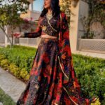 Ashmitha Instagram - The Big Fat మార్వాడి పెళ్లి video is now live on my YouTube channel Ashtrixx ! Watch & enjoy 😊 Lehenga @swanstudio_byswethareddy #oott #lehenga #blacklehenga #garden #floral #contemporary #flowers #happy #pretty #cute #me #smile #ashtrixx #telugu #teluguactress #influencer #hyderabad #love #black #gold #goldenhour #kundan #swanstudio #dreamy #bridal #bridaljewellery #bridalfashion #bridallehenga #wedding #indianwedding
