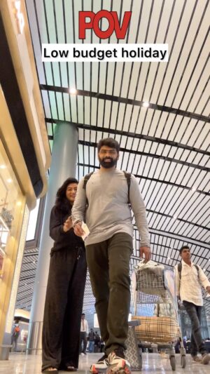 Ashmitha Instagram - భార్యలు! మీ భర్తలు కి ఇలాంటి సాహసాలు చేయొద్దు అని strict warning ⚠️ ఇవ్వండి! Agree? 
#funny #telugumemes #funnytelugumemes #husband #wife #husbandandwife #helpingothers #us #ashtagged #ashtrixx #telugu #teluguactress #influencer #lol #jj #laugh #smile #happy #haha #instafun #couple #couplegoals #husbandgoals #hyderabad