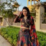 Ashmitha Instagram - The Big Fat మార్వాడి పెళ్లి video is now live on my YouTube channel Ashtrixx ! Watch & enjoy 😊 Lehenga @swanstudio_byswethareddy #oott #lehenga #blacklehenga #garden #floral #contemporary #flowers #happy #pretty #cute #me #smile #ashtrixx #telugu #teluguactress #influencer #hyderabad #love #black #gold #goldenhour #kundan #swanstudio #dreamy #bridal #bridaljewellery #bridalfashion #bridallehenga #wedding #indianwedding