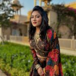Ashmitha Instagram - The Big Fat మార్వాడి పెళ్లి video is now live on my YouTube channel Ashtrixx ! Watch & enjoy 😊 Lehenga @swanstudio_byswethareddy #oott #lehenga #blacklehenga #garden #floral #contemporary #flowers #happy #pretty #cute #me #smile #ashtrixx #telugu #teluguactress #influencer #hyderabad #love #black #gold #goldenhour #kundan #swanstudio #dreamy #bridal #bridaljewellery #bridalfashion #bridallehenga #wedding #indianwedding
