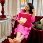 Ashmitha Instagram - Sisters over misters 😜 @nallaneetu @sumanmanney ➡️ LAST PIC 😁🥰 Decor by @_la_vie_en_rose_couturiere #latepost #galentines #us #love #besties #bestfriends #friends #cute #pink #red #sunset #goldenhour #happy #smile #laugh #instagood #hyderabad #ashtrixx #telugu #teluguactress #funny