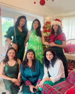 Ashmitha Instagram - A Christmas to remember!
Photo dump #1 🤭 many more to come ❤️❤️❤️
#family #smile #goodtimes #best #love #happy #ashtrixx #telugu #teluguactress #influencer #us #fam #world #christmas #red #green #hyderabad