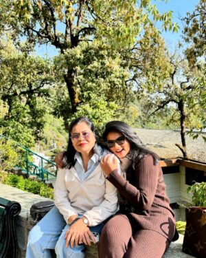 Ashmitha Instagram - Everything looks prettier in the hills 🤎🤍
SWIPE to the end to see the cutest picture of the day🐻

For those asking - Outfit @trenbee_ 

#vacation #mussorie #hills #hillstation #mountains #holiday #pretty #cute #love #fam #family #happy #yay #excited #smile #laugh #ashtrixx #telugu #teluguactress #influencer #teluguinfluencer #southindisninfluencer #coffee #brown
