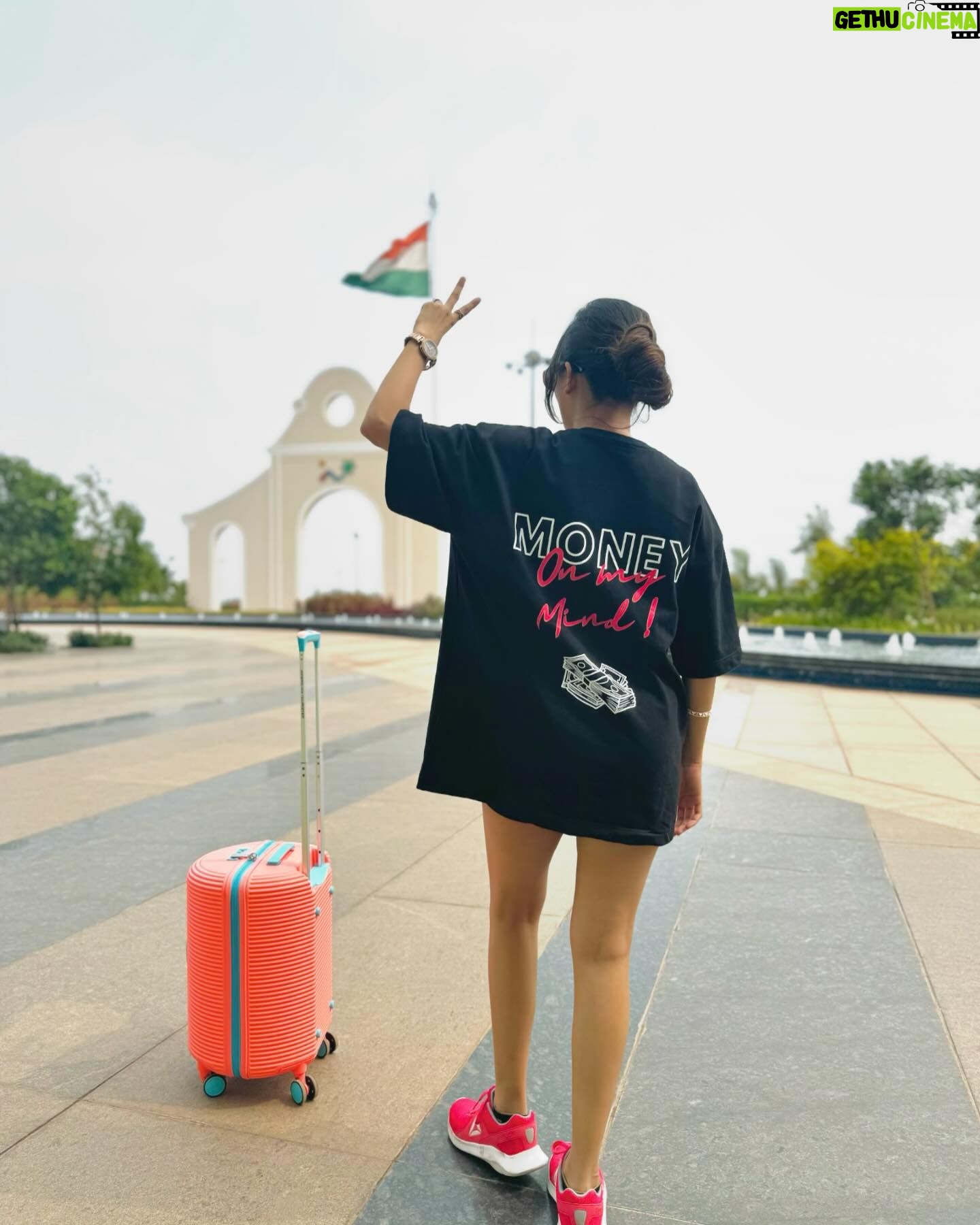 Ashna Kishore Instagram - Hello Goa ! 🏖️☀️❤️✨ T-shirt@hzy.clo Shades @4flaunt_ Roller @amtouristerin #AshnaKishore #insta #instagood #goa #vacation #goadiaries #travel #travelgram #traveler #hellogoa #traveldiaries #goatourism #goavibes #trend #trending #viral #explore #explorepage #fy #fyp #foryou