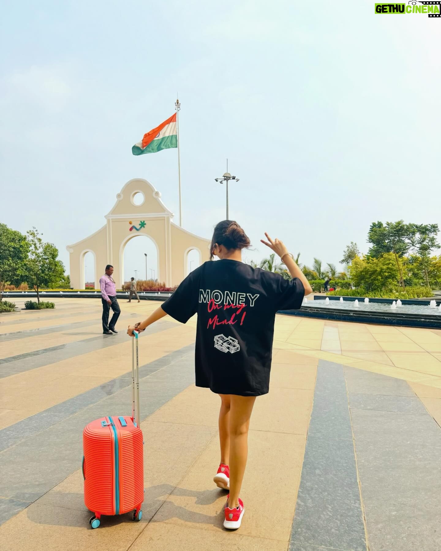 Ashna Kishore Instagram - Hello Goa ! 🏖️☀️❤️✨ T-shirt@hzy.clo Shades @4flaunt_ Roller @amtouristerin #AshnaKishore #insta #instagood #goa #vacation #goadiaries #travel #travelgram #traveler #hellogoa #traveldiaries #goatourism #goavibes #trend #trending #viral #explore #explorepage #fy #fyp #foryou