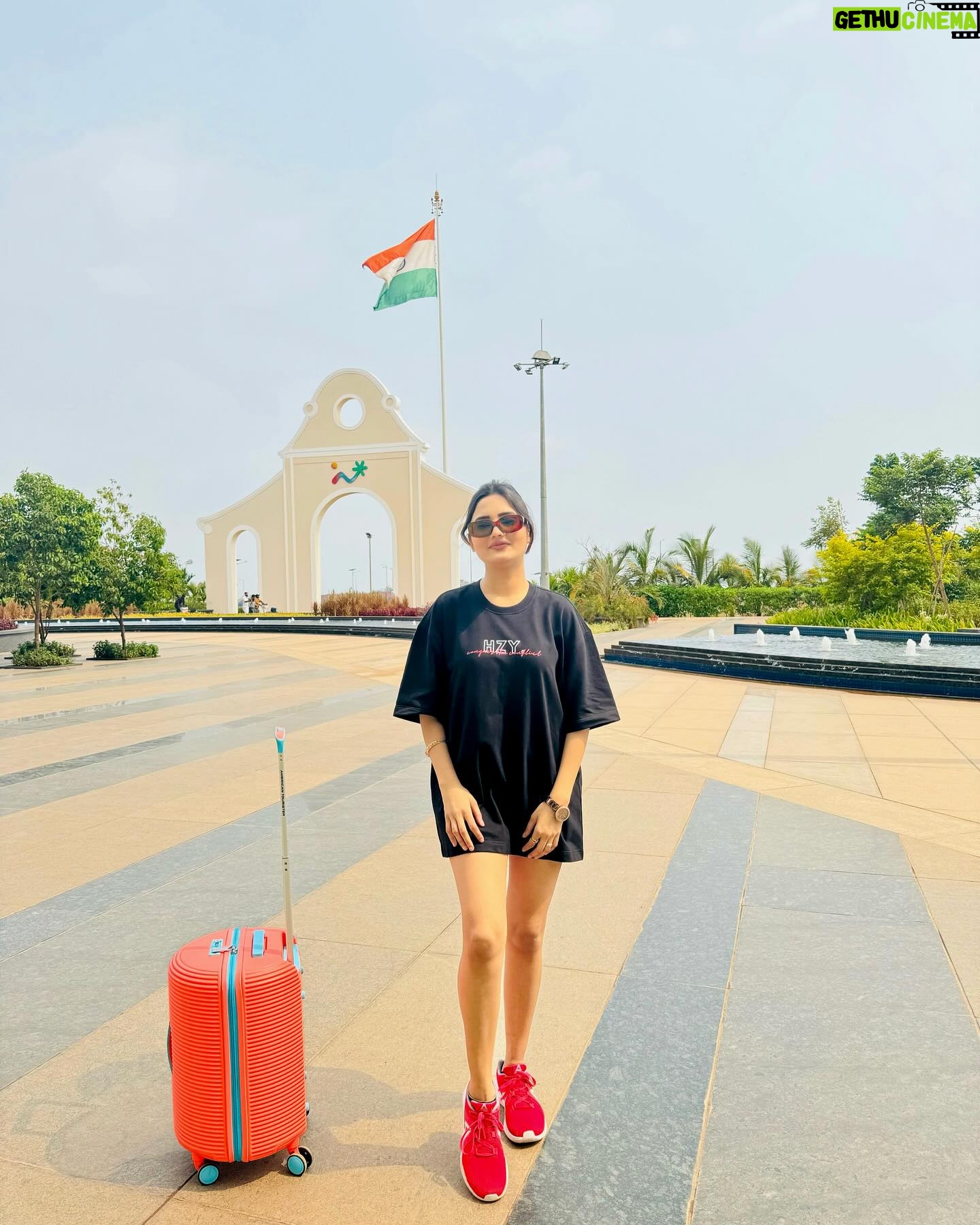 Ashna Kishore Instagram - Hello Goa ! 🏖️☀️❤️✨ T-shirt@hzy.clo Shades @4flaunt_ Roller @amtouristerin #AshnaKishore #insta #instagood #goa #vacation #goadiaries #travel #travelgram #traveler #hellogoa #traveldiaries #goatourism #goavibes #trend #trending #viral #explore #explorepage #fy #fyp #foryou