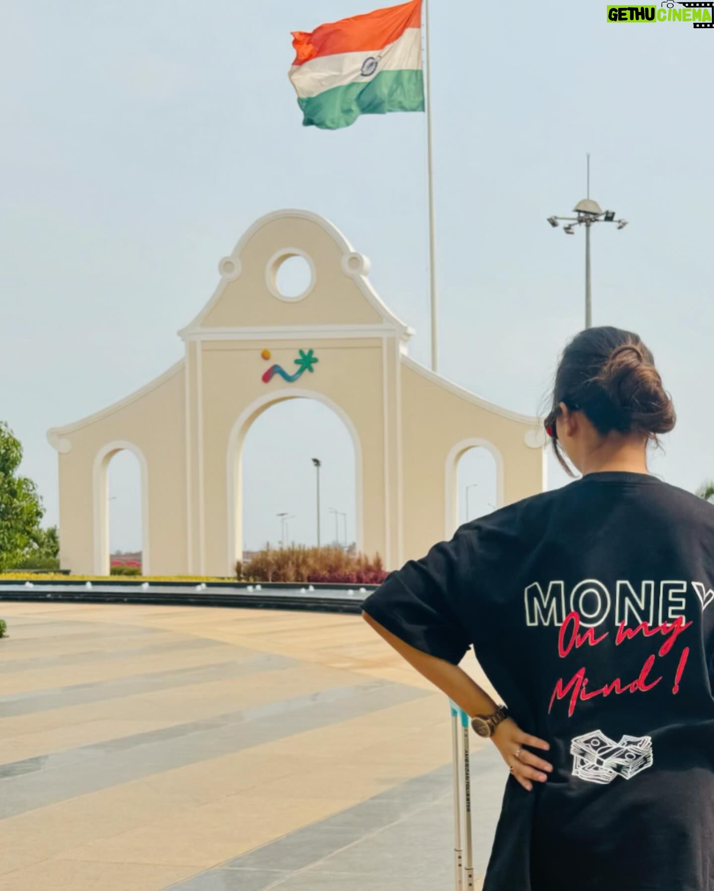 Ashna Kishore Instagram - Hello Goa ! 🏖️☀️❤️✨ T-shirt@hzy.clo Shades @4flaunt_ Roller @amtouristerin #AshnaKishore #insta #instagood #goa #vacation #goadiaries #travel #travelgram #traveler #hellogoa #traveldiaries #goatourism #goavibes #trend #trending #viral #explore #explorepage #fy #fyp #foryou