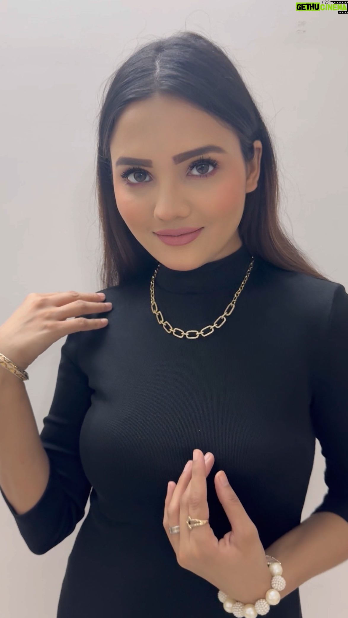 Ashna Kishore Instagram - Obsessed with my latest haul from The Glocal Trunk Jewellery! 😍 Do check out their stunning collection from www.theglocaltrunk.com ✨Jewellery that I am wearing 1) Solaris Blue Enamel and Stone Evil Eye Pendant Chain Necklace 2) Symbolise Evil Eye Pendant Necklace 3) Maira Stone Link Collar Necklace #AshnaKishore #Collab #theglocaltrunkjewellery #theglocaltrunkcollection #stunningjewelry #jewellerycollection #reel #reels #reelinstagram #trend #viral #jewelry #jewellery #explore