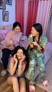 Ashna Kishore Instagram - Bhaiya ji ismaillll😜 @hira_zafar @kishoreaashna