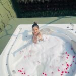 Ashna Kishore Instagram - Feel the sunkiss, while others notice sunburns !💗🛁😶‍🌫️☀️⛰️🌹#GoodMorning #AshnaKishore