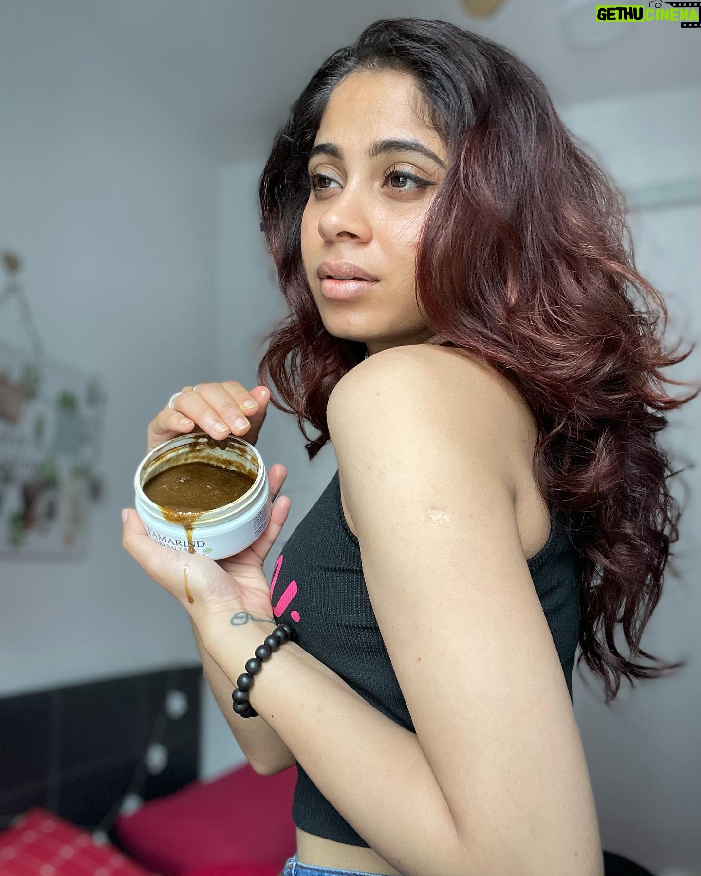 Ashvini Jegathesan Instagram - Brightening body scrub made from pure salt mixed with natural tamarind . This gentle body scrub helps to lighten the skin tone . Creates a great fragrance, refreshes the body and skin and brighten the skin naturally 💯✨ Dm @belovedskincare.my for further details and check them out for more skincare products !