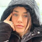 Asia Ortega Instagram – 🖤Impasible ante la niebla que se apoya en las miradas transeúntes 🖤