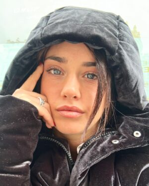Asia Ortega Instagram - 🖤Impasible ante la niebla que se apoya en las miradas transeúntes 🖤