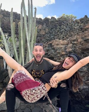 Asia Ortega Instagram - Siempre traes el hogar a mi cuando trabajo fuera🏝️🌋😱❤️ @adrybilly
