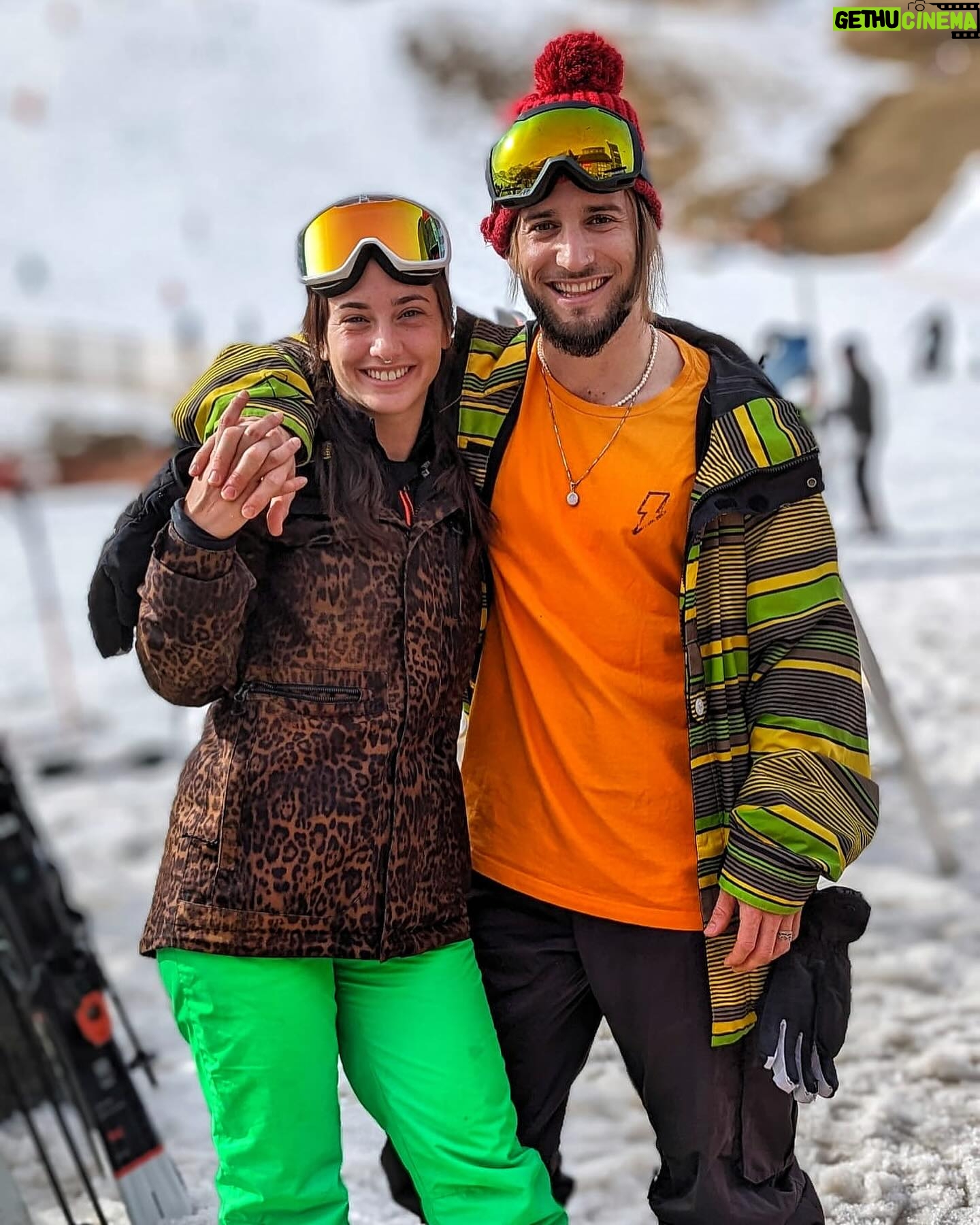 Asia Ortega Instagram - ❄️SnoWoman desbloqueado❄️ Gracias a @adrybilly por el REGALO ❤️de enseñarme y acompañarme con todo lo que implica. Las experiencias sin lo que más enriquecen y superarse cura el dolor de sitios que no sabía que existían🤣 Que rico✨✨✨✨✨🫶🏽🫶🏽🫶🏽🫶🏽🫶🏽