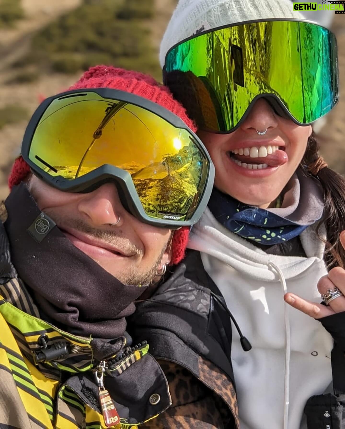 Asia Ortega Instagram - ❄️SnoWoman desbloqueado❄️ Gracias a @adrybilly por el REGALO ❤️de enseñarme y acompañarme con todo lo que implica. Las experiencias sin lo que más enriquecen y superarse cura el dolor de sitios que no sabía que existían🤣 Que rico✨✨✨✨✨🫶🏽🫶🏽🫶🏽🫶🏽🫶🏽