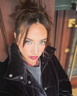 Asia Ortega Instagram - ❤️‍🔥LA AMBICIÓN❤️‍🔥 para mi Hermana @lia.kali_  producctions🎥 @terralstudio 🎙️ próximo LANZAMIENTO ‼️ ATENTXS A ESTA PEDAZO DE ARTISTA‼️ 🪘🪘🪇🎺🎸🎭🎙️💃🏽

Gloría compartir con la familia @kevin_lisbona @apolnothing @sergiogaibazzi @omarbentaleb_ y mucho más.❤️❤️❤️