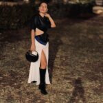Aslı İnandık Instagram – Oyuncusu olmaktan mutluluk duyduğum #IstanbulTrilogy bugünden itibaren Netflix Italya’da yayında! ❤️ Yazıp yöneten, üstüne dün orada tüm salonu kıkır kıkır güldürüp bir de mendillerce ağlatan @ferzanozpetek ‘e , Funda’yı bana emanet ettiği için teşekkür ederim. Dün geceyi ise ben anlatmayayım, fotoğraflar anlatsın ha 🥲🧠 #reklam