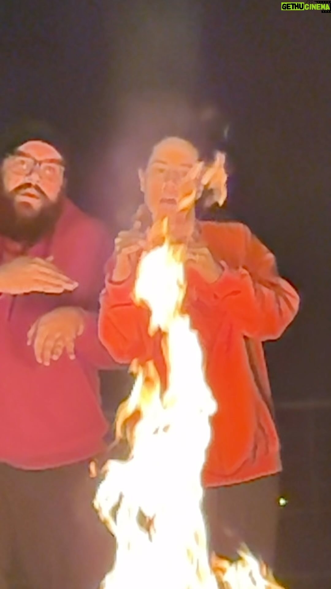Aslı İnandık - 9.1K Likes - Sevda yüklü trenlerin boş raylarda gitmesi her açıdan vakit ve nakit kaybı