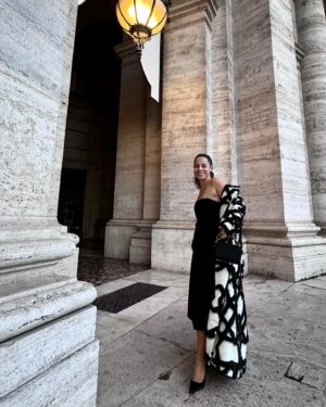 Aslı İnandık Instagram - Doğduğum gündür bugün! 22 yaşımın hakkını vereceğim, aklınız kalmasın. 🎂 -kutlayan herkese teşekkür ediyor, kutlamayanlarla ilişiği kesiyorum, yükselenim akrep malum 😈-