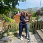 Aslı Mavitan Instagram - Acısıyla, tatlısıyla koca bir sezonu daha geride bıraktık, bizi yalnız bırakmayan tüm izleyicilerimize ve yayında ve yapımda emeği geçen herkese canım hocalarım @serkanbirinci @nesekelsoy ‘a çok teşekkür ediyorum 🙏🏻 3. Sezon finalimiz bu akşam 20:00’de @atvturkiye ‘de. 4. sezonda bakalım Ayla’cım seni neler bekliyor olacak, bizi özleyiiin ☺️🙏🏻 #ayla #kardeşlerim #sezonfinali
