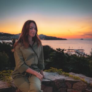 Aslı Mavitan Instagram - We live to catch the sunset ☀️
📸 @emirmavitan