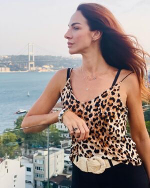 Aslı Mavitan Instagram - Repo day in @mug.istanbul 🌿
📸taken by @irem_alkan_