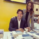 Aslı Mavitan Instagram - Proud of you always and forever @emirmavitan ❤️ Daha nice imza günlerin olsun, okurun, izleyenin, ödüllerin katlansın canım kardeşim seni seviyorum! @aitolmadigimdunyaa @hep_kitap @mug.istanbul